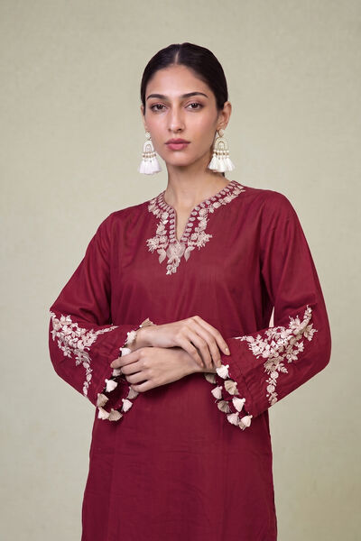 Embroidered | Cambric | Maroon V-Neck Kurta | AED 180.00
