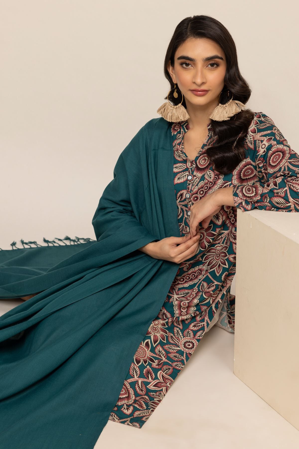 Khaadi shawls shop