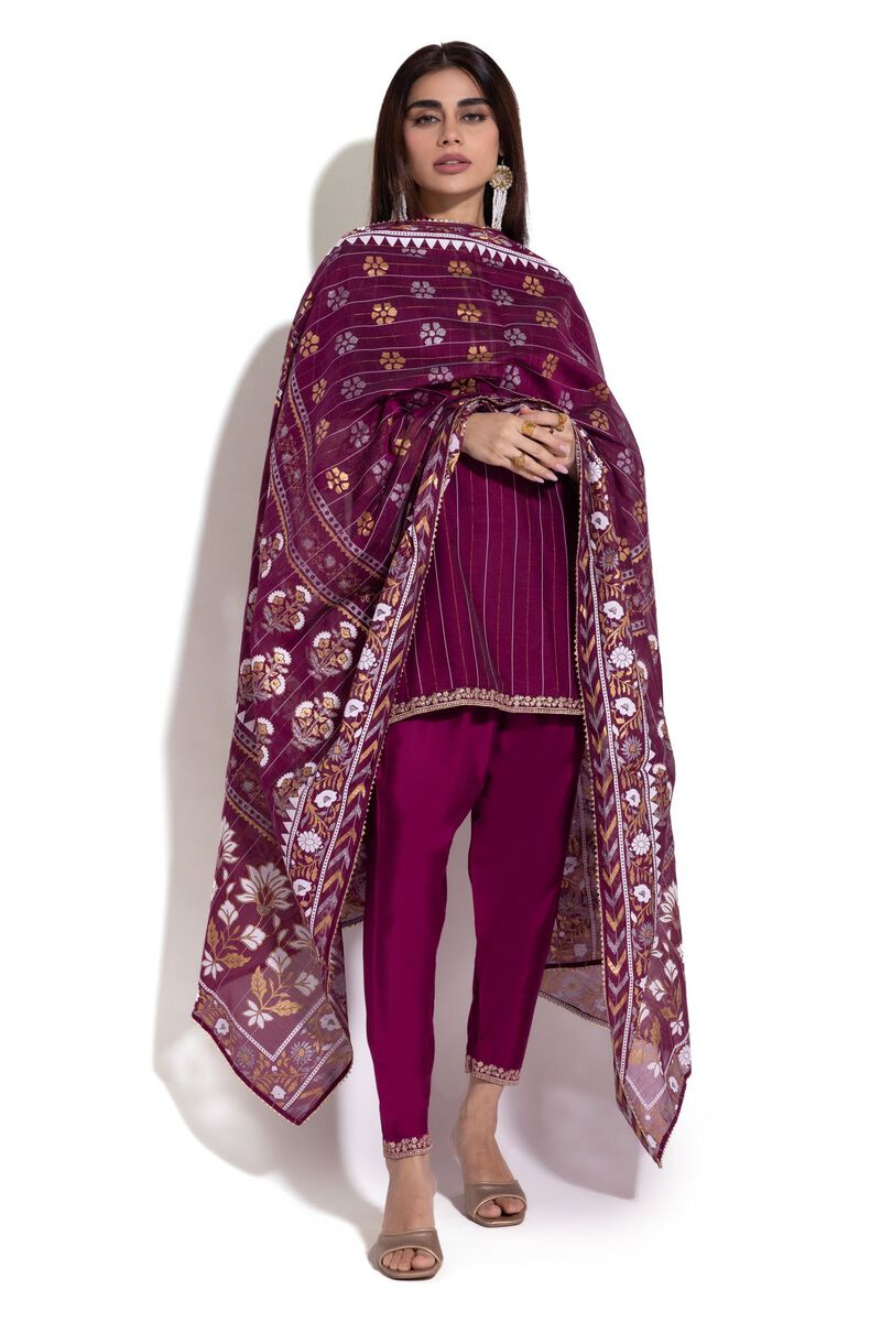 https://uae.khaadi.com/dw/image/v2/BJTG_PRD/on/demandware.static/-/Sites-khaadi-master-catalog/default/dw204afe6a/images/hi-res/ess24196_maroon_1.jpg?sw=800&sh=1200