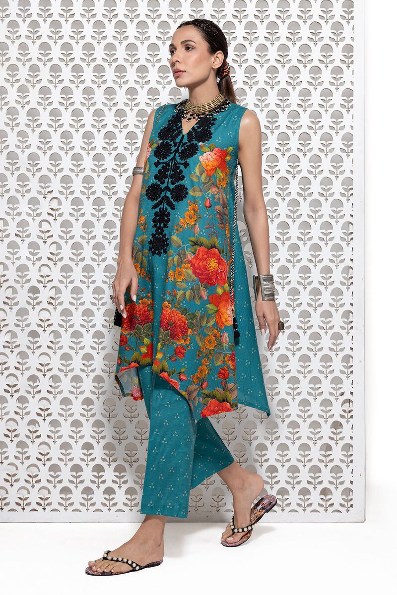 https://uae.khaadi.com/dw/image/v2/BJTG_PRD/on/demandware.static/-/Sites-khaadi-master-catalog/default/dw251a2ee7/images/hi-res/eeb245193a_teal_1.jpg?sw=800&sh=1200