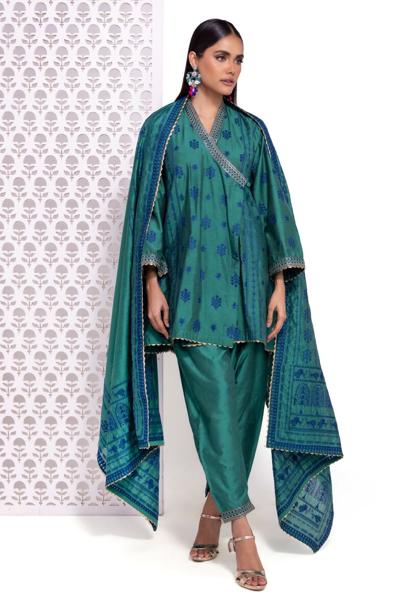 https://uae.khaadi.com/dw/image/v2/BJTG_PRD/on/demandware.static/-/Sites-khaadi-master-catalog/default/dw256f7a04/images/hi-res/est24515_green_1.jpg?sw=800&sh=1200