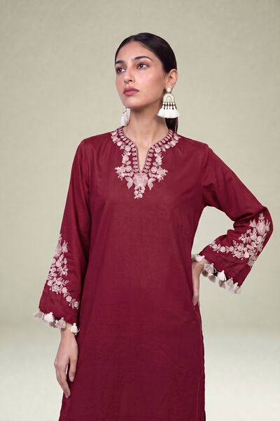 Embroidered | Cambric | Maroon V-Neck Kurta | AED 180.00