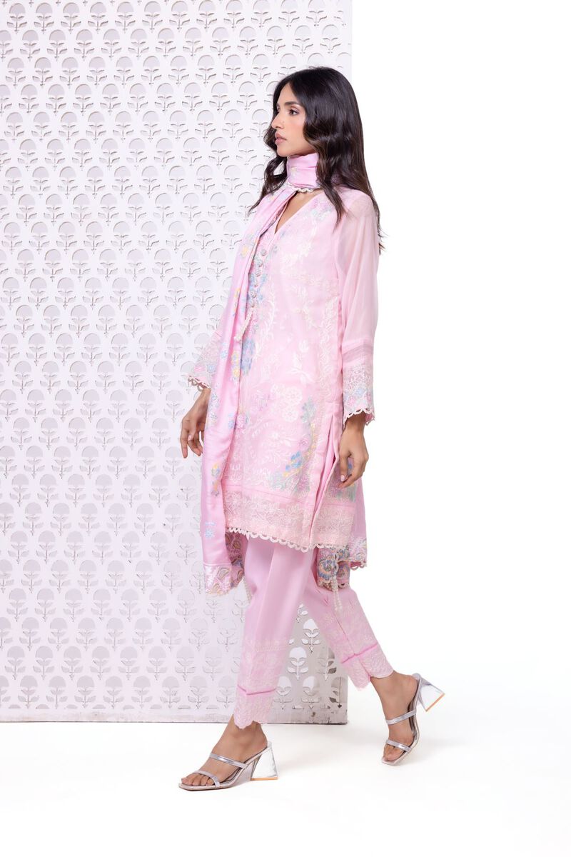 https://uae.khaadi.com/dw/image/v2/BJTG_PRD/on/demandware.static/-/Sites-khaadi-master-catalog/default/dw521cfc59/images/hi-res/esb24518_l-pink_1.jpg?sw=800&sh=1200