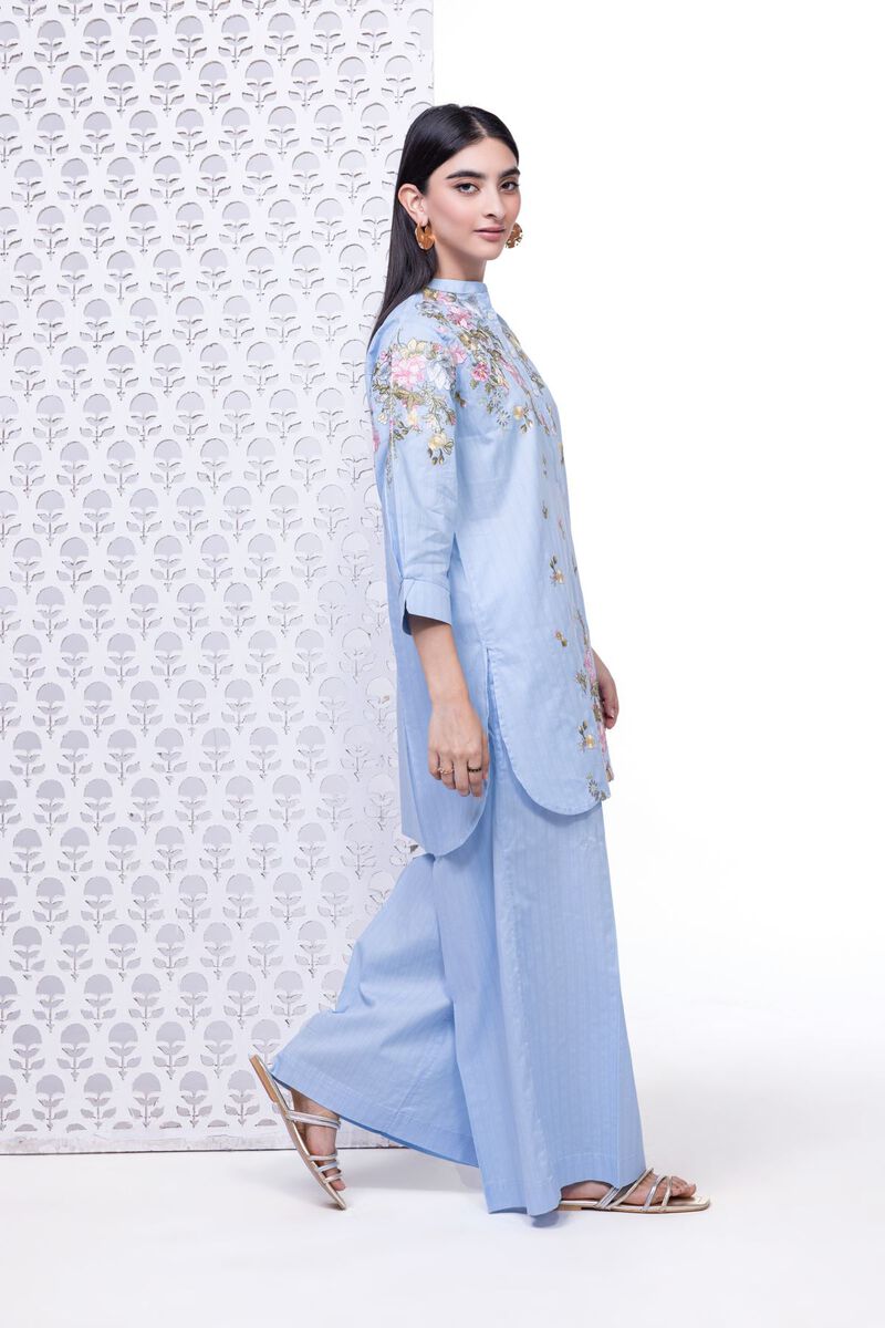 https://uae.khaadi.com/dw/image/v2/BJTG_PRD/on/demandware.static/-/Sites-khaadi-master-catalog/default/dw68d6b977/images/hi-res/eeb245209b_l-blue_1.jpg?sw=800&sh=1200