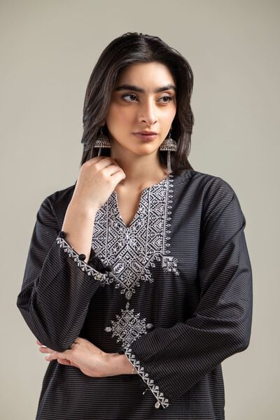 Embroidered | Mesuri | V-Neck Black Kurta | AED 130.00