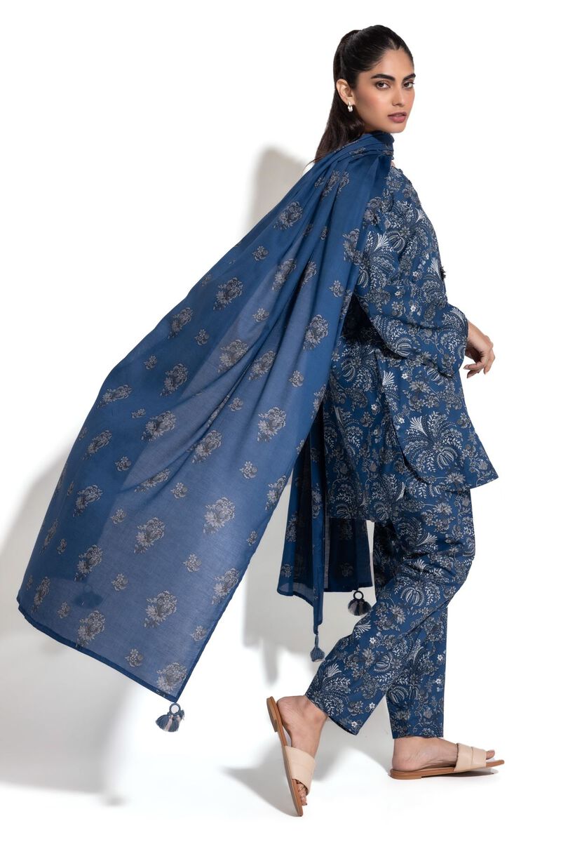 https://uae.khaadi.com/dw/image/v2/BJTG_PRD/on/demandware.static/-/Sites-khaadi-master-catalog/default/dw70b45d0a/images/hi-res/eeb24546a_navy_1.jpg?sw=800&sh=1200