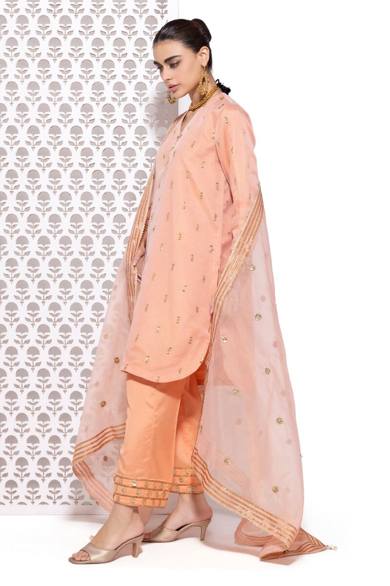 https://uae.khaadi.com/dw/image/v2/BJTG_PRD/on/demandware.static/-/Sites-khaadi-master-catalog/default/dw750185f5/images/hi-res/esb24189_peach_1.jpg?sw=800&sh=1200