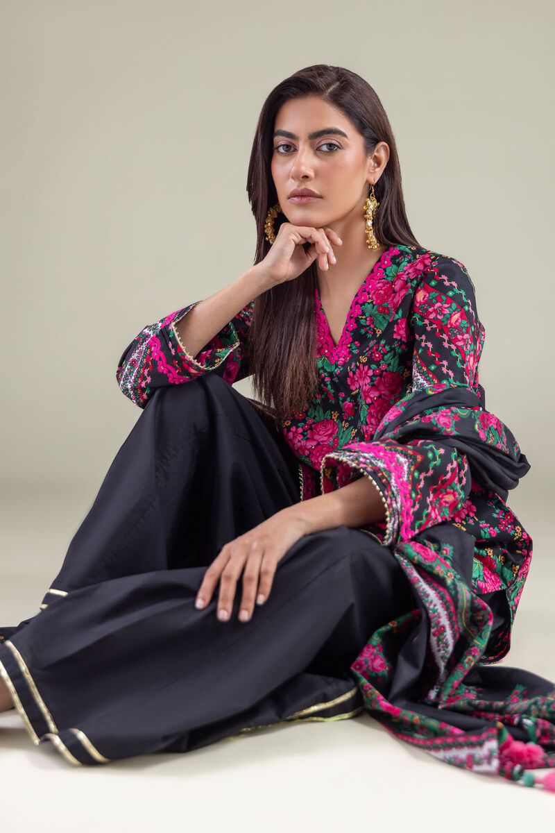 https://uae.khaadi.com/dw/image/v2/BJTG_PRD/on/demandware.static/-/Sites-khaadi-master-catalog/default/dw773b919f/images/hi-res/1-26-122-c-c_multi_1.jpg?sw=800&sh=1200