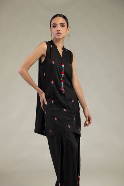 Embroidered | Cambric | Black Sleeveless Kurta | AED 150.00