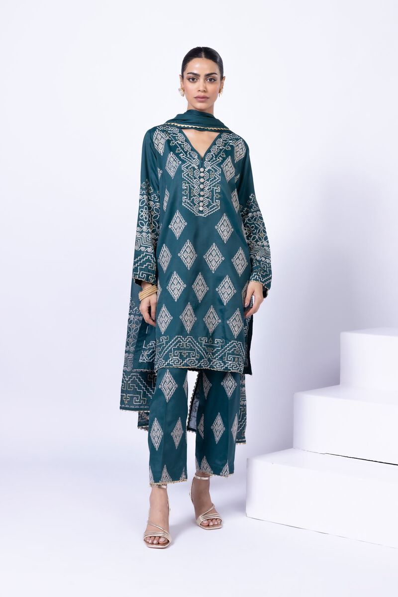 https://uae.khaadi.com/dw/image/v2/BJTG_PRD/on/demandware.static/-/Sites-khaadi-master-catalog/default/dw8a66bdef/images/hi-res/esb24621b_d-green_1.jpg?sw=800&sh=1200