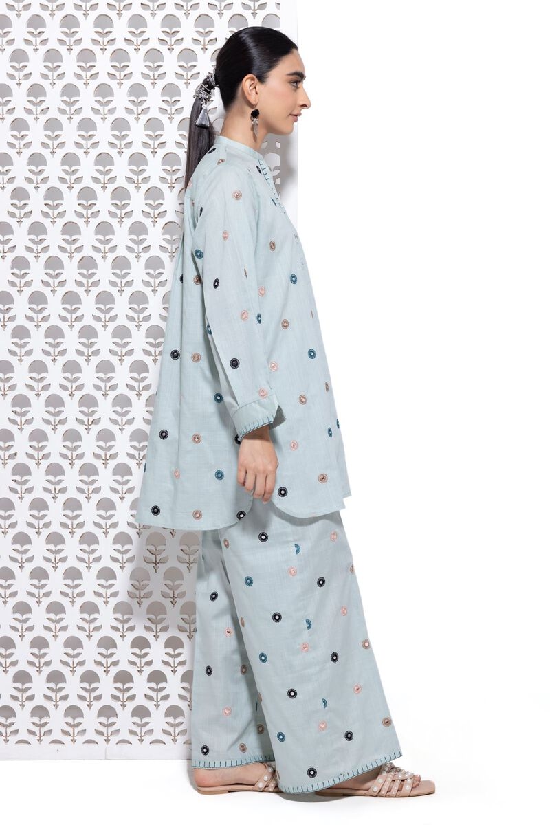 https://uae.khaadi.com/dw/image/v2/BJTG_PRD/on/demandware.static/-/Sites-khaadi-master-catalog/default/dw939b2a44/images/hi-res/eeb24558a_l-green_1.jpg?sw=800&sh=1200