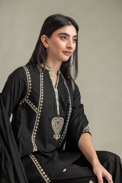 Embroidered | Lawn | Black Lawn Dupatta | AED 130.00