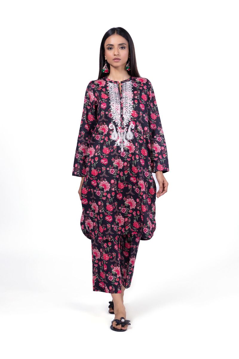 https://uae.khaadi.com/dw/image/v2/BJTG_PRD/on/demandware.static/-/Sites-khaadi-master-catalog/default/dw9efc73ce/images/hi-res/eet245220a_black_1.jpg?sw=800&sh=1200