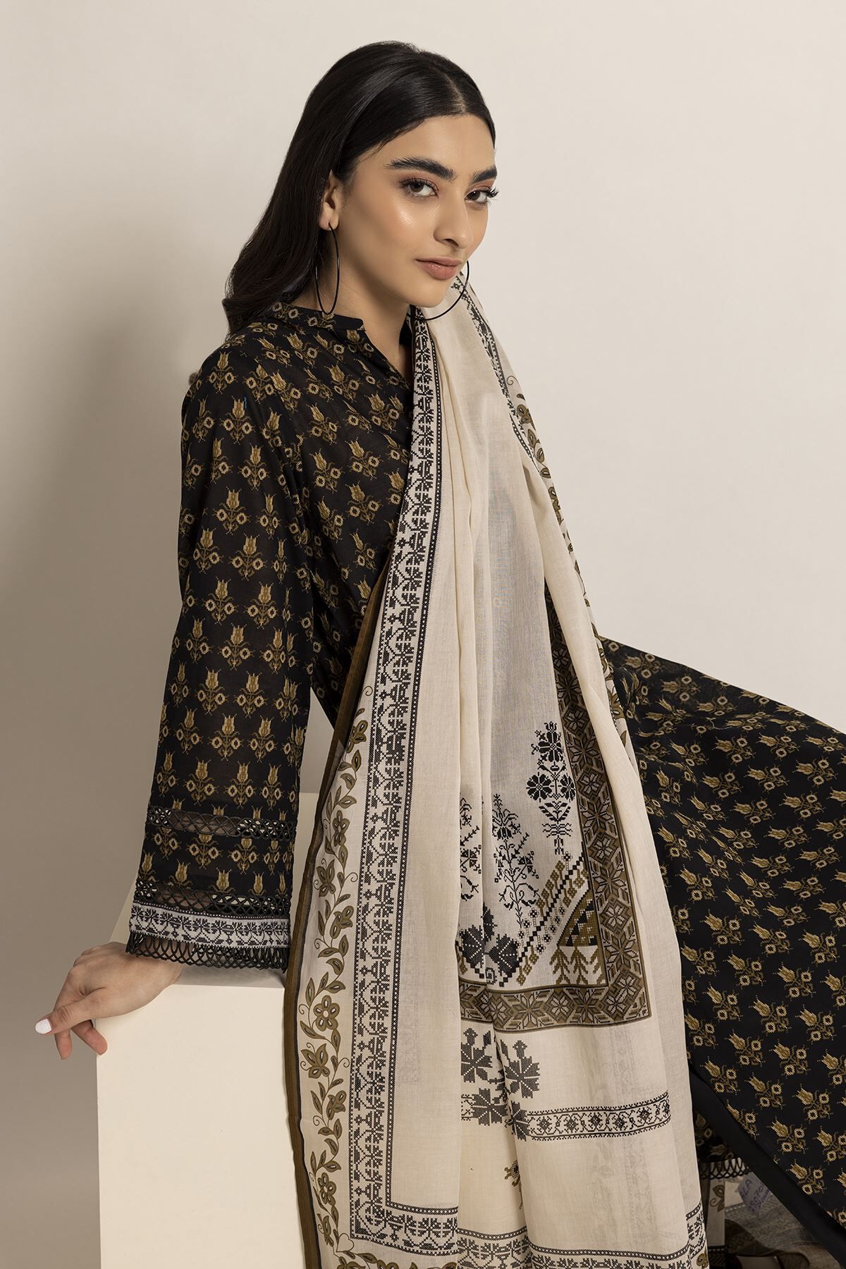 Khaadi lawn best sale 3 piece suit