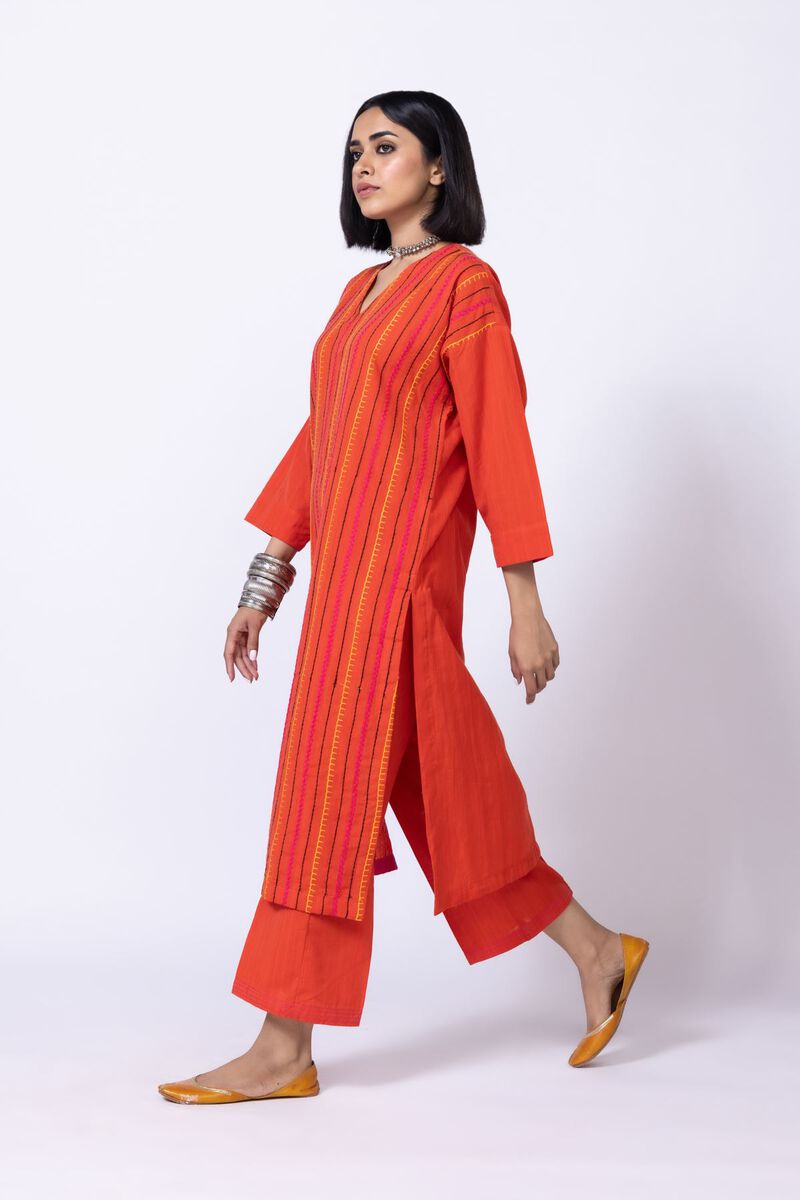 https://uae.khaadi.com/dw/image/v2/BJTG_PRD/on/demandware.static/-/Sites-khaadi-master-catalog/default/dwaf40b330/images/hi-res/ehw08b_multi_1.jpg?sw=800&sh=1200