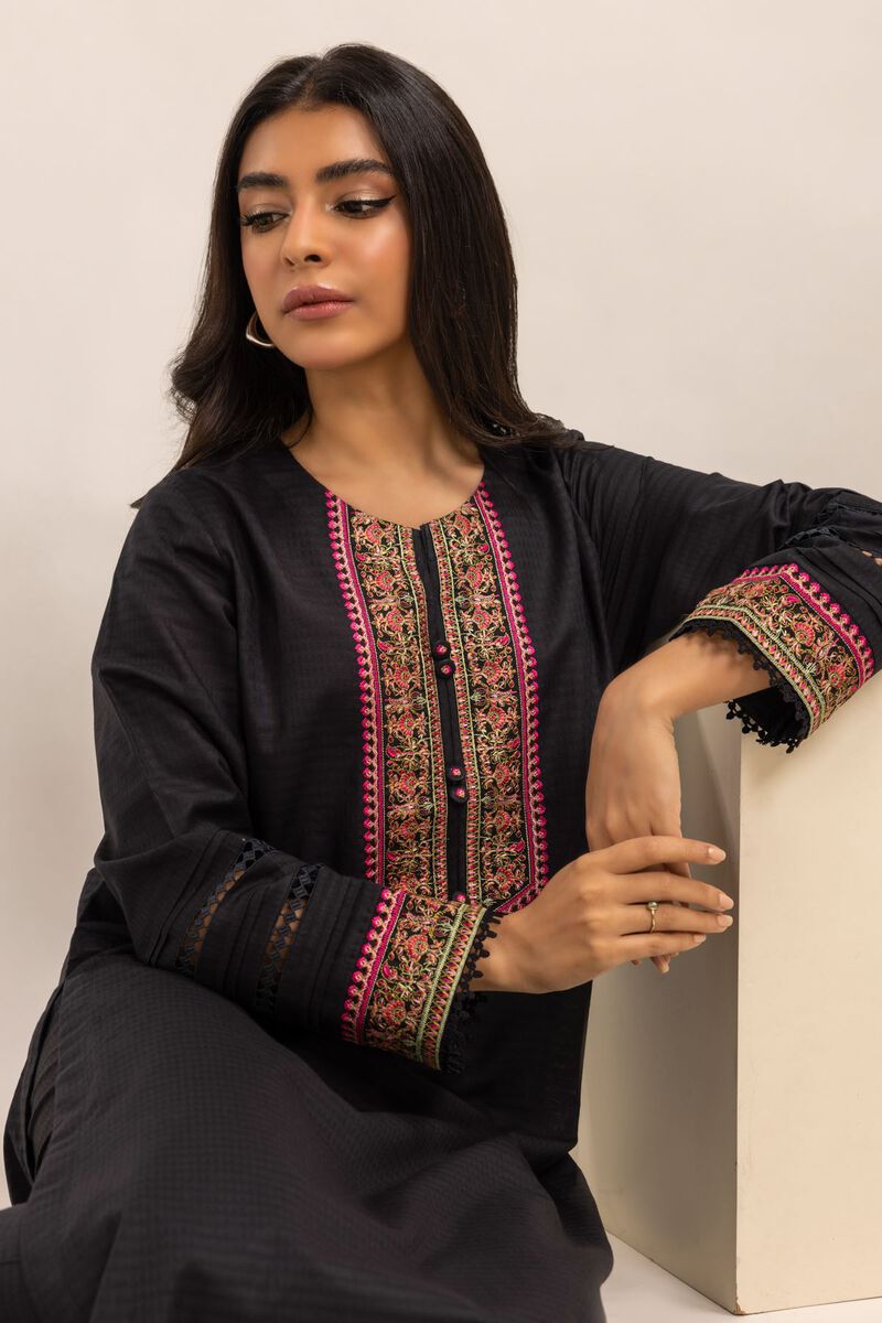  | Kurta | Embroidered | null