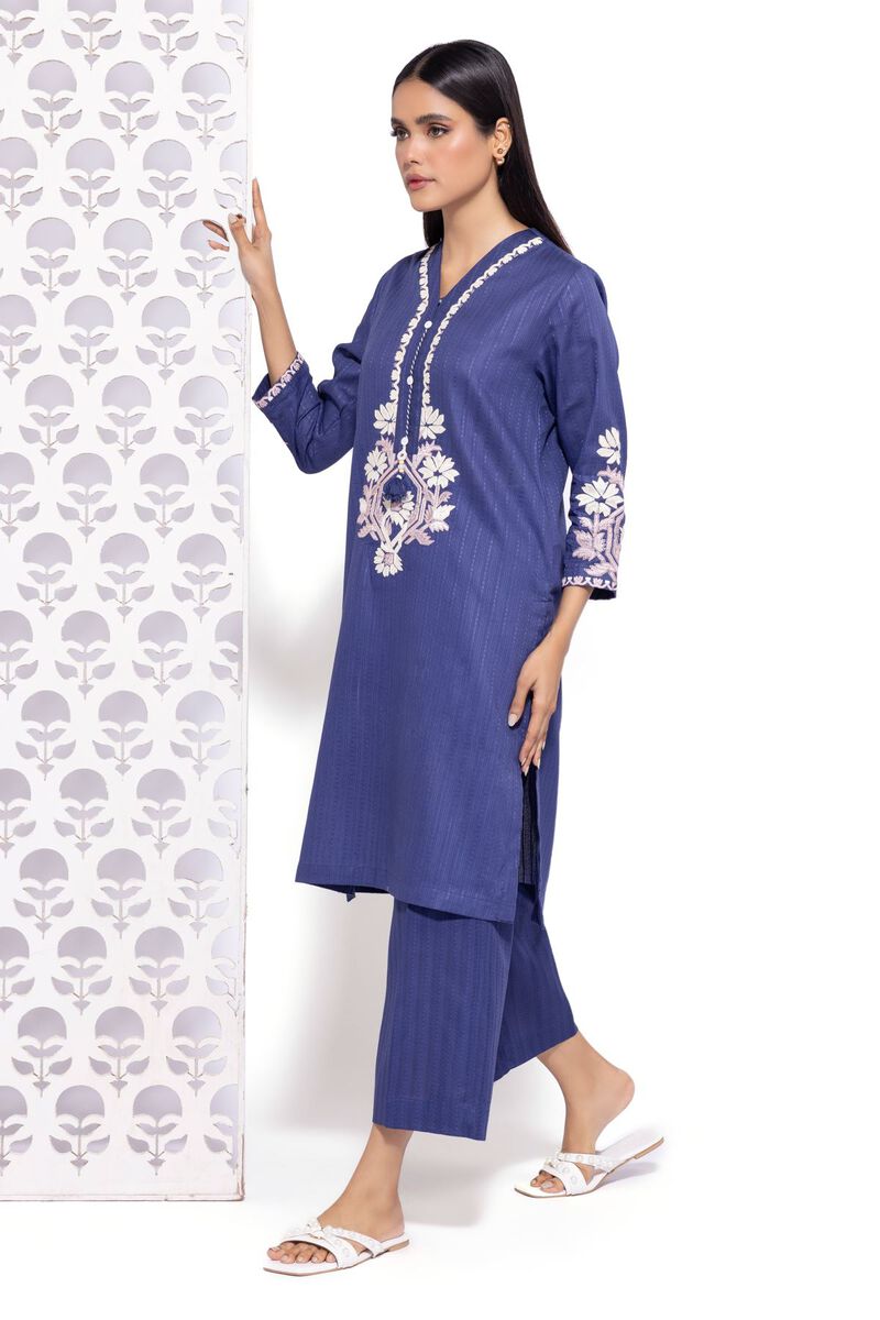 https://uae.khaadi.com/dw/image/v2/BJTG_PRD/on/demandware.static/-/Sites-khaadi-master-catalog/default/dwb21f05ba/images/hi-res/eeb24534b_blue_1.jpg?sw=800&sh=1200