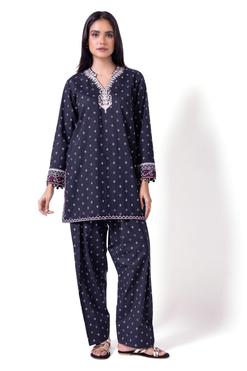 https://uae.khaadi.com/dw/image/v2/BJTG_PRD/on/demandware.static/-/Sites-khaadi-master-catalog/default/dwb2d06a86/images/hi-res/eet245191a_black_1.jpg?sw=800&sh=1200