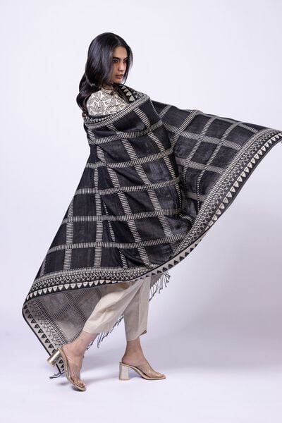 Dyed | Acrylic | Shawl | AED 72.00