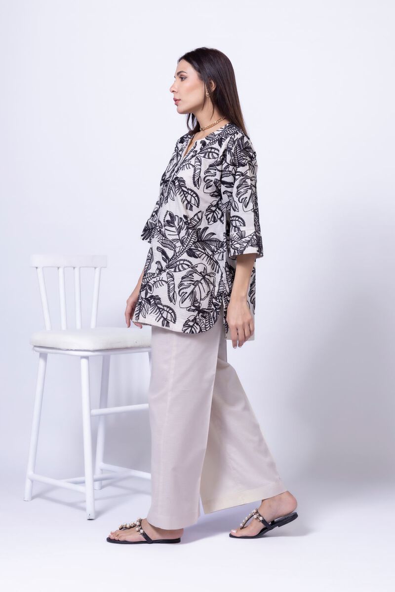 https://uae.khaadi.com/dw/image/v2/BJTG_PRD/on/demandware.static/-/Sites-khaadi-master-catalog/default/dwda273779/images/hi-res/24-12e07-07ba_multi_1.jpg?sw=800&sh=1200