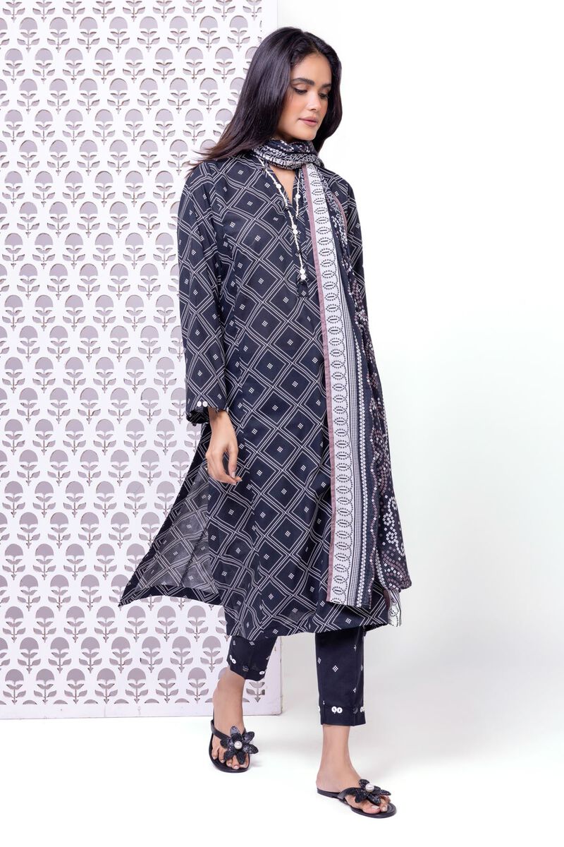 https://uae.khaadi.com/dw/image/v2/BJTG_PRD/on/demandware.static/-/Sites-khaadi-master-catalog/default/dwe189c0b6/images/hi-res/eeb245191a_black_1.jpg?sw=800&sh=1200