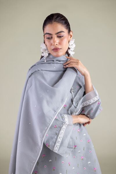 Embroidered | Mesuri | Floral Draped Dupatta | AED 75.00