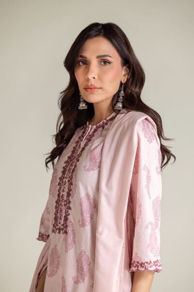 Embroidered | Textured Lawn | Lawn Pink Dupatta | AED 80.00