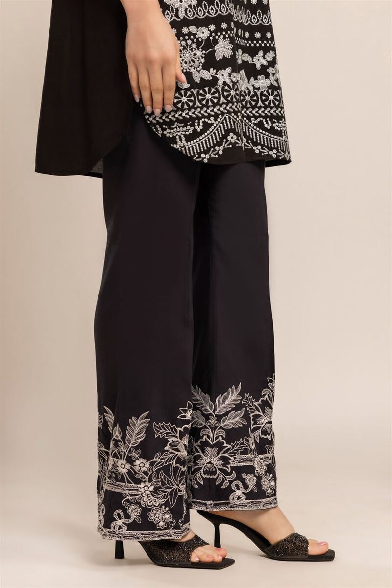  | Pants | Embroidered | null