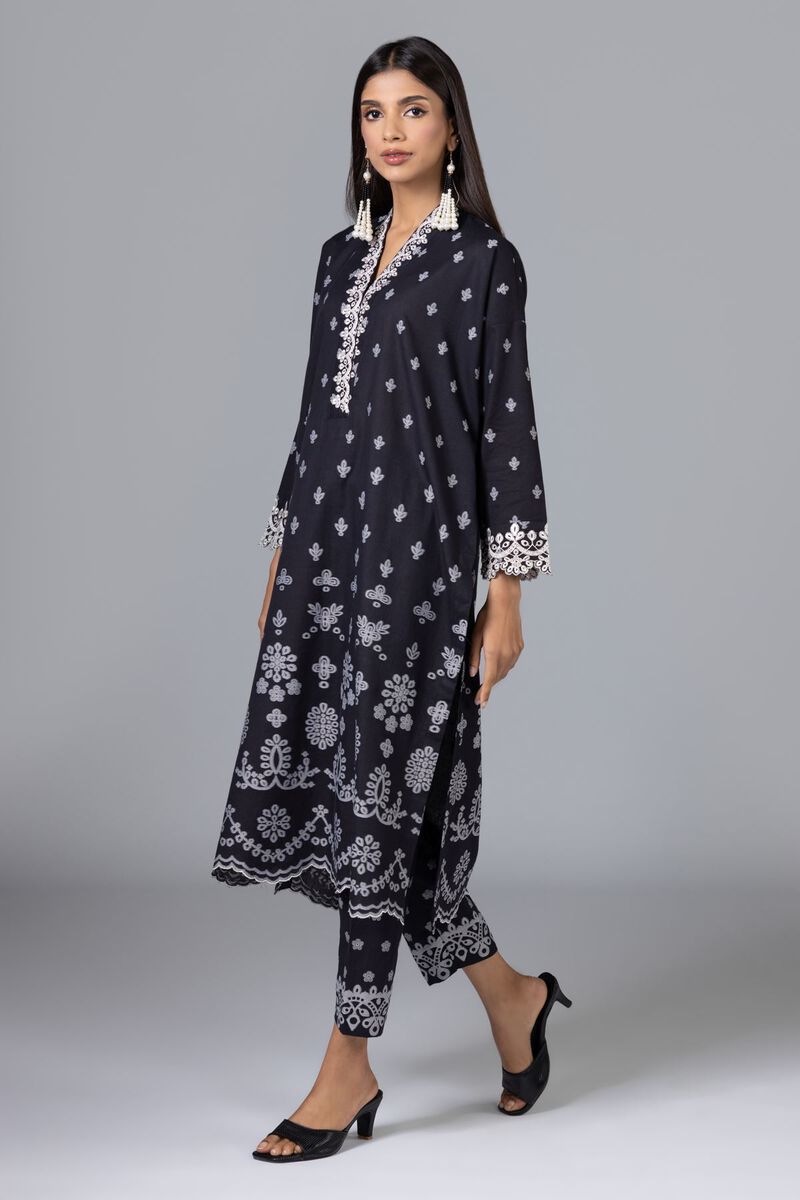 https://uae.khaadi.com/dw/image/v2/BJTG_PRD/on/demandware.static/-/Sites-khaadi-master-catalog/default/dwfadfd1d5/images/hi-res/esb24151_black_1.jpg?sw=800&sh=1200